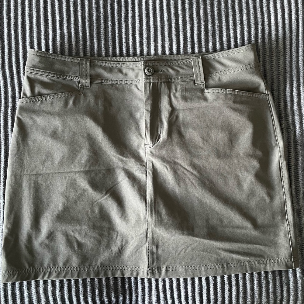 Eddie Bauer skort